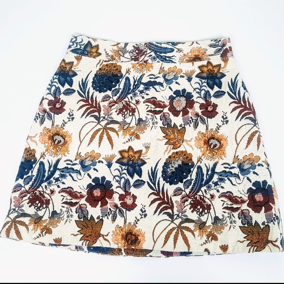 Topshop Dresses & Skirts - Topshop Creme Gold Textured Vintage Floral Skirt